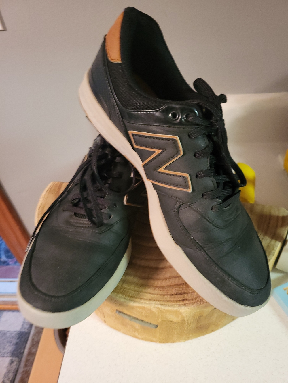 New Balance Mens Sneakers Shoes Black Size 10.5